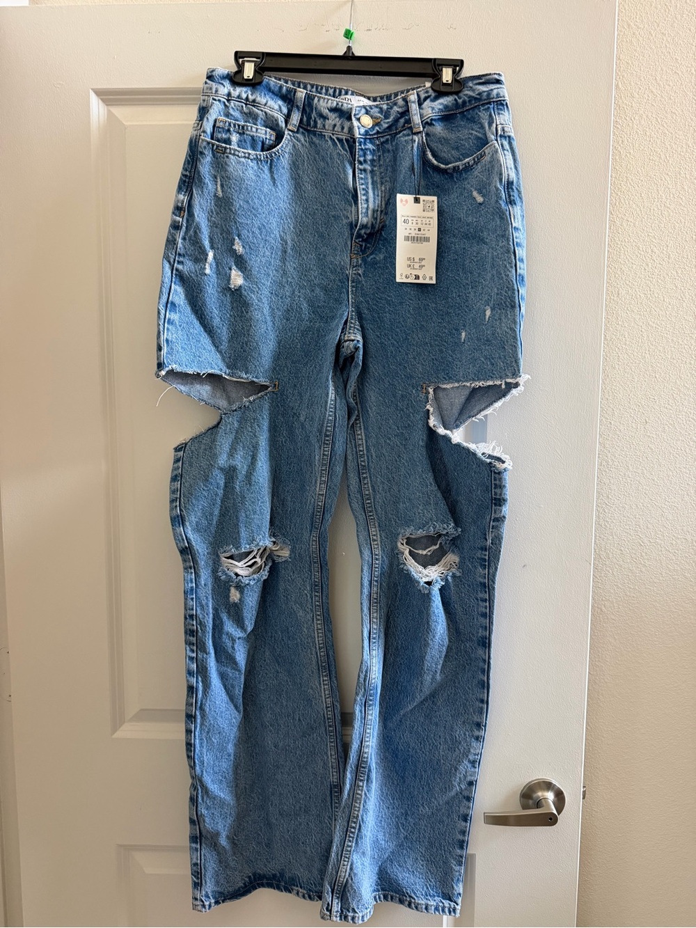 Zara women Distressed Blue Jeans - Relaxed Fit